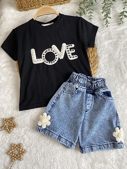 Love çiçekli şortlu takım