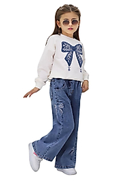 Beyaz sweatli fiyonk detaylı takım